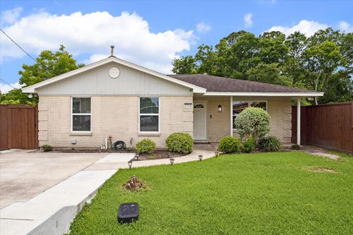 2718 Avenue H, Dickinson, TX, 77539-7778 | Card Image
