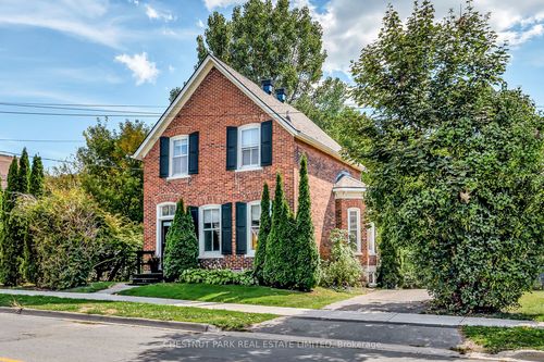 28 York St, Picton, ON, K0K2T0 | Card Image