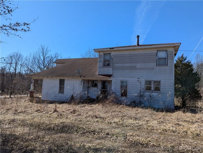 6140 N White River Rd, Home with 6 bedrooms, 2 bathrooms and null parking in Campbellsburg IN | Image 5