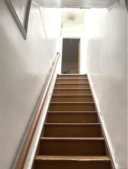 apt-5-32 W 83rd St, New York, NY, 10024-5228 | Card Image