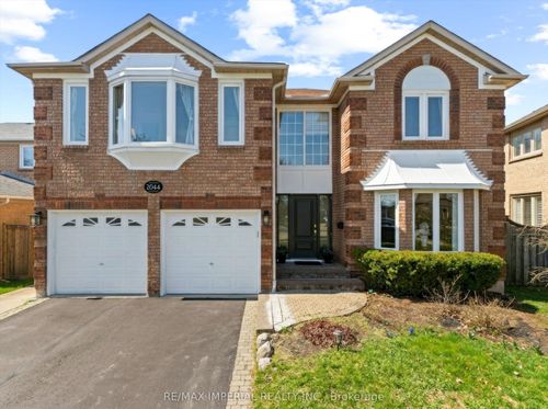 2044 Schoolmaster Cir, Oakville, ON, L6M3A1 | Card Image