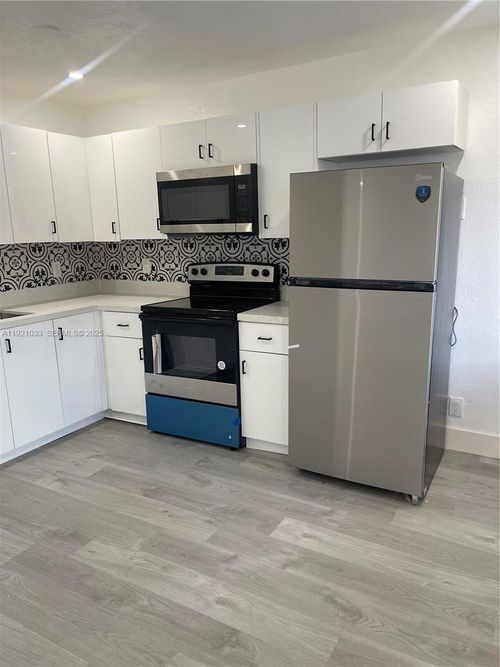 apt-1-880 Nw 8th Ave, Pompano Beach, FL, 33060-5870 | Card Image