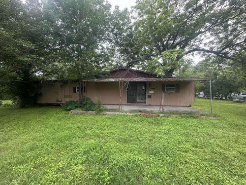 602 E Navasota St, Groesbeck, TX, 76642-1540 | Card Image