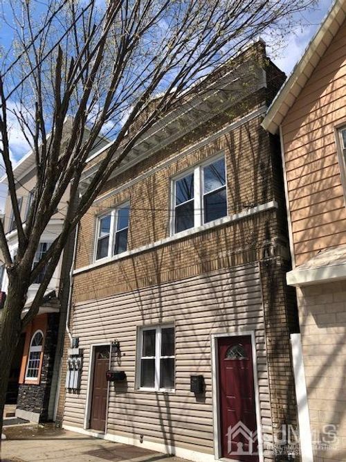 523 State St, Perth Amboy, NJ, 08861-3540 | Card Image