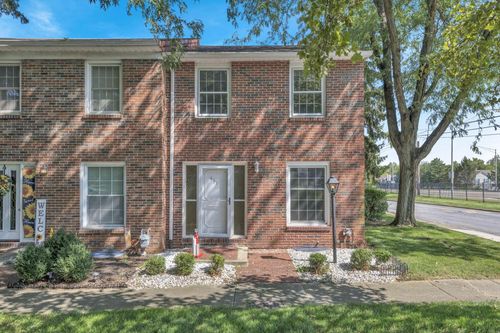 631 Simbury St, Columbus, OH, 43228-2528 | Card Image