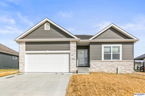 9712 Osprey Ln, Papillion, NE, 68046-3913 | Card Image