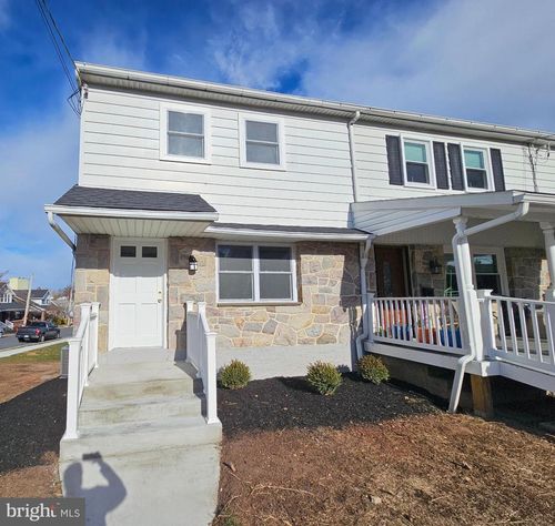 301 E 4th St, BOYERTOWN, PA, 19512-1201 | Card Image