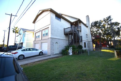 82 Harbor Ln, Kemah, TX, 77565-2648 | Card Image