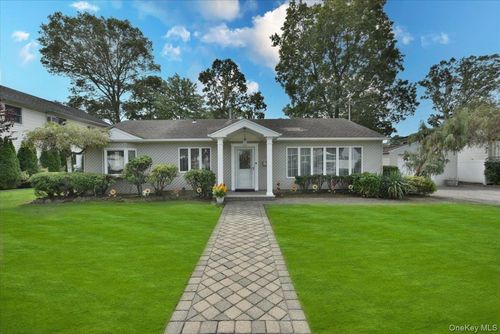 72 Koehl St, Massapequa Park, NY, 11762-2213 | Card Image