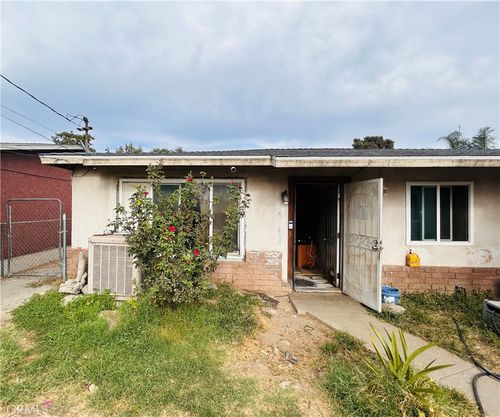 8671 Redwood, Fontana, CA, 92335 | Card Image