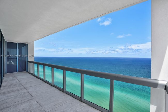 3304/01 - 6899 Collins Ave, Condo with 5 bedrooms, 5 bathrooms and null parking in Miami Beach FL | Image 31