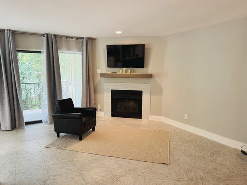 apt-201-2505 Wedglea Dr, Dallas, TX, 75211-2111 | Card Image