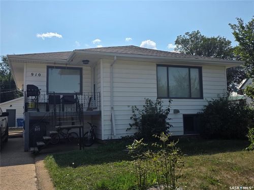 910 Isabelle St, Estevan, SK, S4A1R4 | Card Image