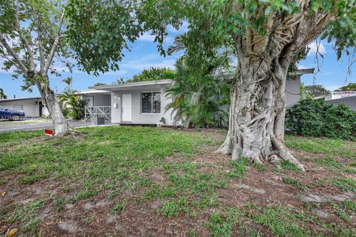 311 Sw 68th Ter, Pembroke Pines, FL, 33023-1157 | Card Image