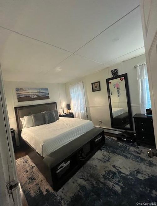 21 Locust St, Riverhead, NY, 11901-1082 | Card Image