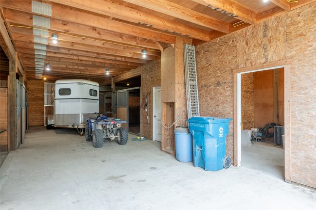 inside of stable with stalls, storage, tac room heated water for washing horse | Image 59