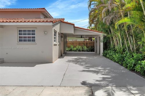 424 W 13th St, Hialeah, FL, 33010-2951 | Card Image