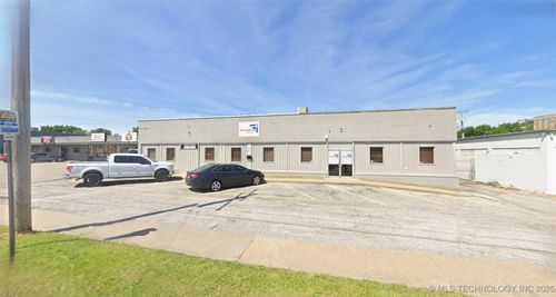804 S Sheridan Rd, Tulsa, OK, 74112-3142 | Card Image