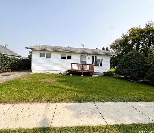 32 1 Ave Ne, Preeceville, SK, S0A3B0 | Card Image