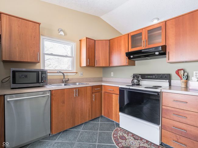 7629 Farm View Cir W, Condo with 2 bedrooms, 2 bathrooms and null parking in Indianapolis IN | Image 16