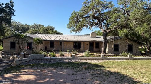 117 W Bandera Rd, Boerne, TX, 78006-2958 | Card Image