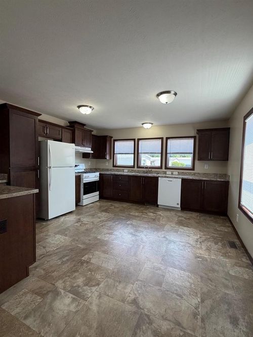 135-135 Maple St, Reedsburg, WI, 53959-9385 | Card Image