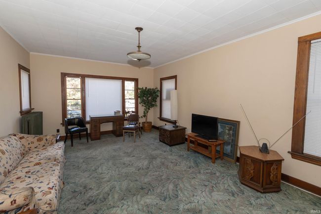 301 W Jackson Blvd, Home with 6 bedrooms, 3 bathrooms and null parking in Elkhart IN | Image 5