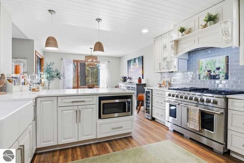 6273 Summit Ct, Traverse City, MI, 49686-1885 | Card Image