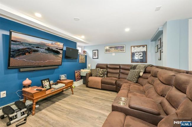 42 Jackson Ave, House other with 3 bedrooms, 3 bathrooms and null parking in Pompton Plains NJ | Image 17
