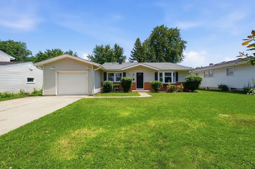 256 Walnut Dr, St. Charles, IL, 60174-1540 | Card Image