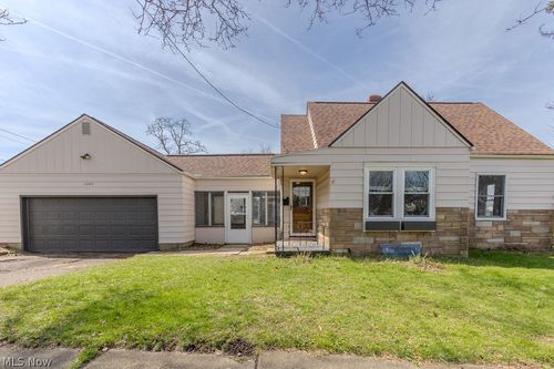 1582 Evergreen Ave, Akron, OH, 44301-2056 | Card Image