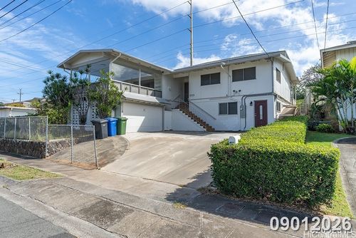 b-4211 Halupa St, /Honolulu, HI, 96818-1818 | Card Image