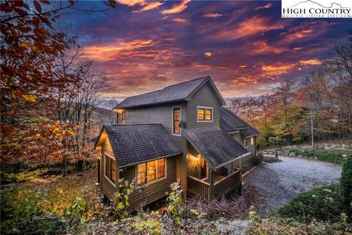 121 Spruce Hollow Rd, Beech Mountain, NC, 28604-8210 | Card Image
