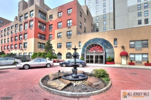 3p-111 Mulberry St, Newark, NJ, 07102-4011 | Card Image