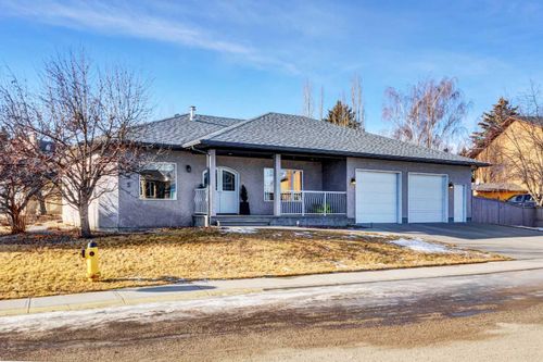 201 Aspen Way, Vulcan, AB, T0L2B0 | Card Image