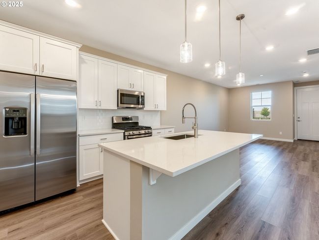 8431 Se Blanton St, House attached with 3 bedrooms, 3 bathrooms and 2 parking in Hillsboro OR | Image 4