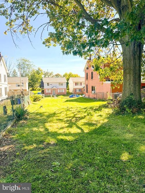 747 Spruce St, HAGERSTOWN, MD, 21740-6328 | Card Image