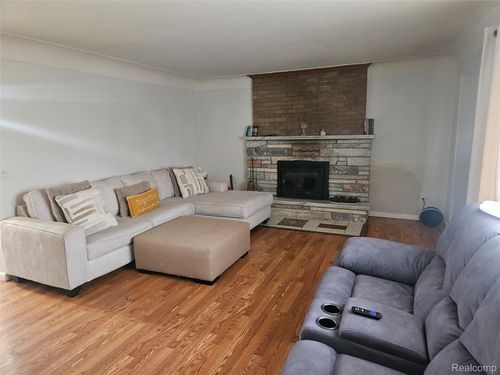 3179 Gehring Dr, Flint, MI, 48506-2233 | Card Image