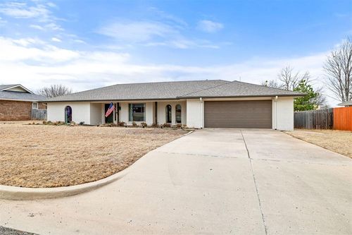 2209 Sunset Dr, Duncan, OK, 73533-3337 | Card Image