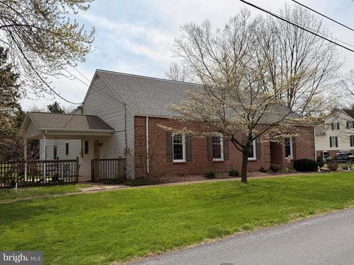 195 E Yellowbreeches Rd, CARLISLE, PA, 17015-7501 | Card Image