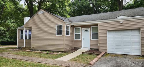 818 Robert Ave, Saint Louis, MO, 63135-2130 | Card Image