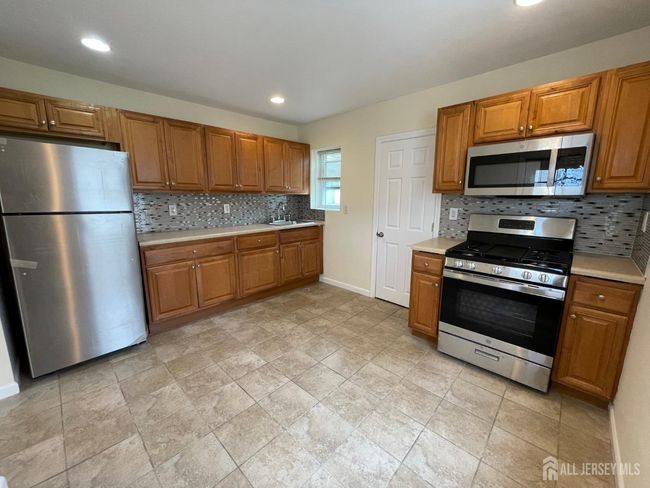 171 Washington Rd, House other with 5 bedrooms, 2 bathrooms and null parking in Sayreville NJ | Image 8