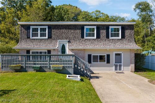 7255 Stonehill Ave Nw, Canal Fulton, OH, 44614-8593 | Card Image