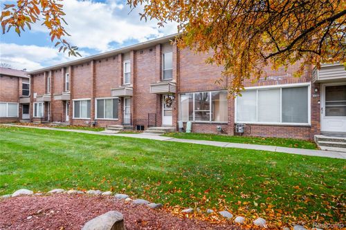 32661 5 Mile Rd, Livonia, MI, 48154-3043 | Card Image