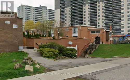 11-10 Leith Hill Rd, North York, ON, M2J1Z2 | Card Image