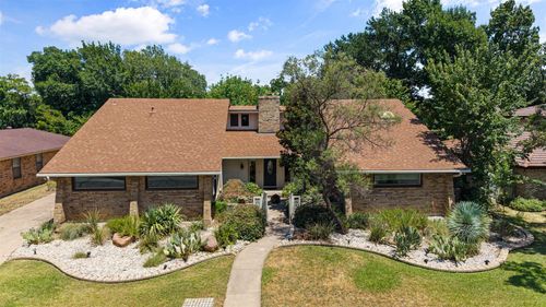 2211 Southcrest Dr, Arlington, TX, 76013-5511 | Card Image