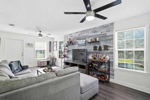 327 John King Road, Crestview, FL, 32539 | Card Image