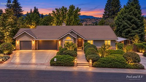 568 River Oaks Dr, Redding, CA, 96001-0134 | Card Image
