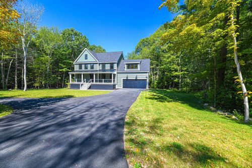 137 Union Road, Stratham, NH, 03885 | Card Image