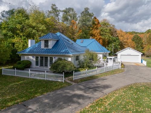 55622 Red Arrow Hwy, Lawrence, MI, 49064-9793 | Card Image